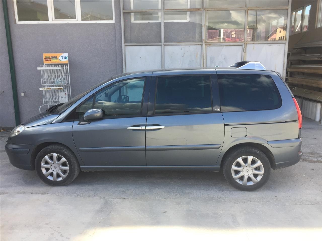 Peugoet-807