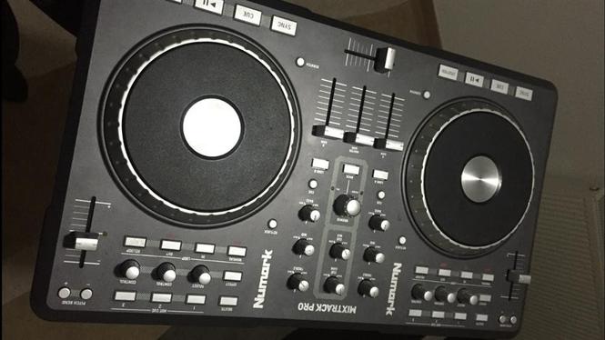 Dj controller numark mixtrack pro