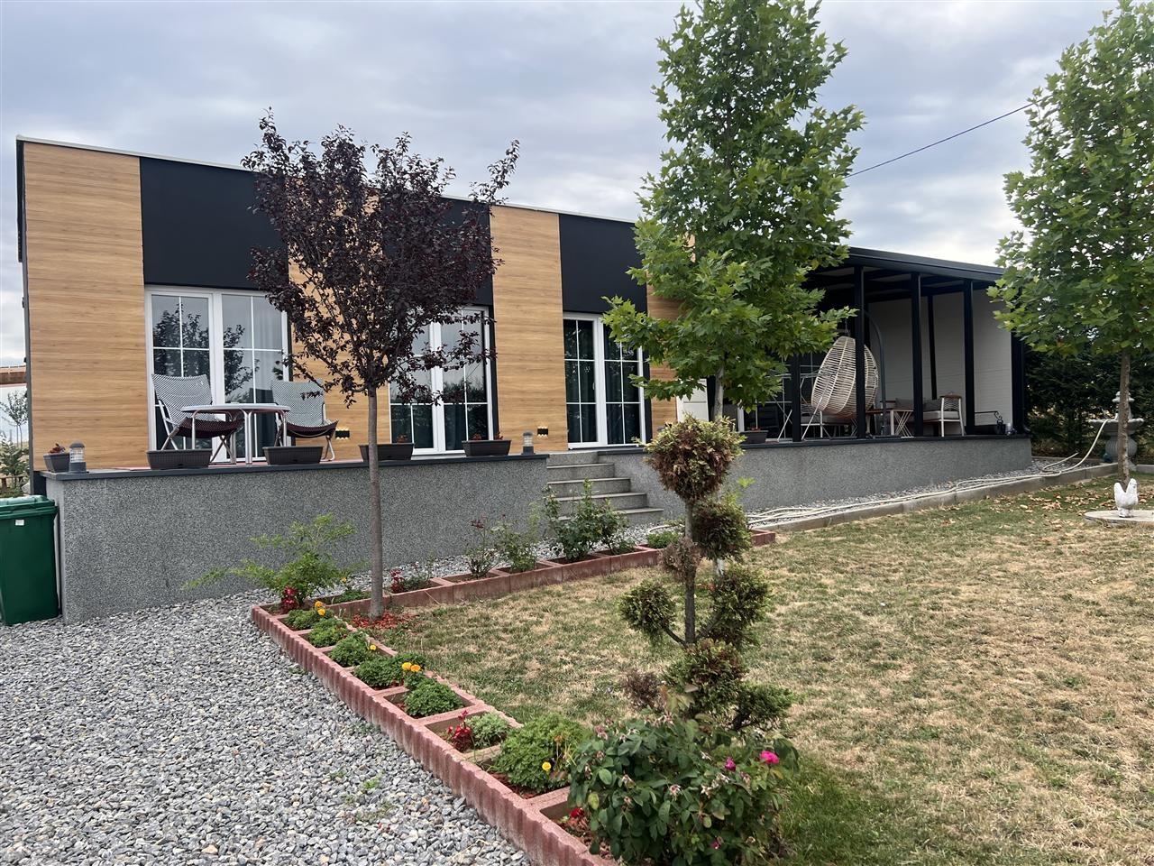 Shitet-villa-afer-valit-Ranch-e-kompletume