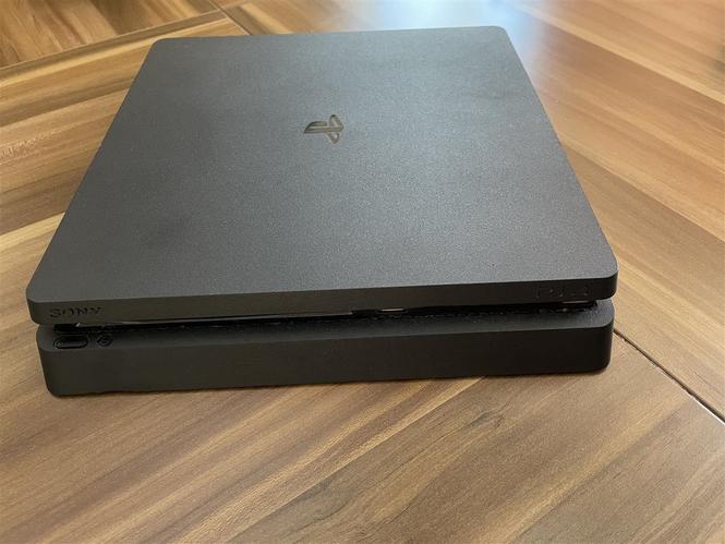PS4 slim