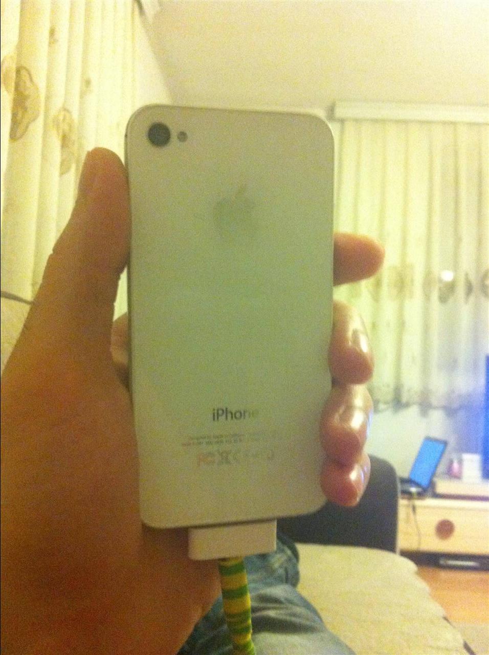 2-Iphone-dhe-1-nokia