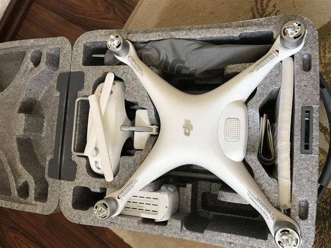 DRONI DJI PHANTOM 4 