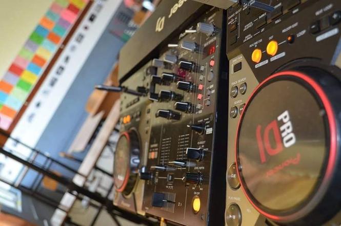 dj 