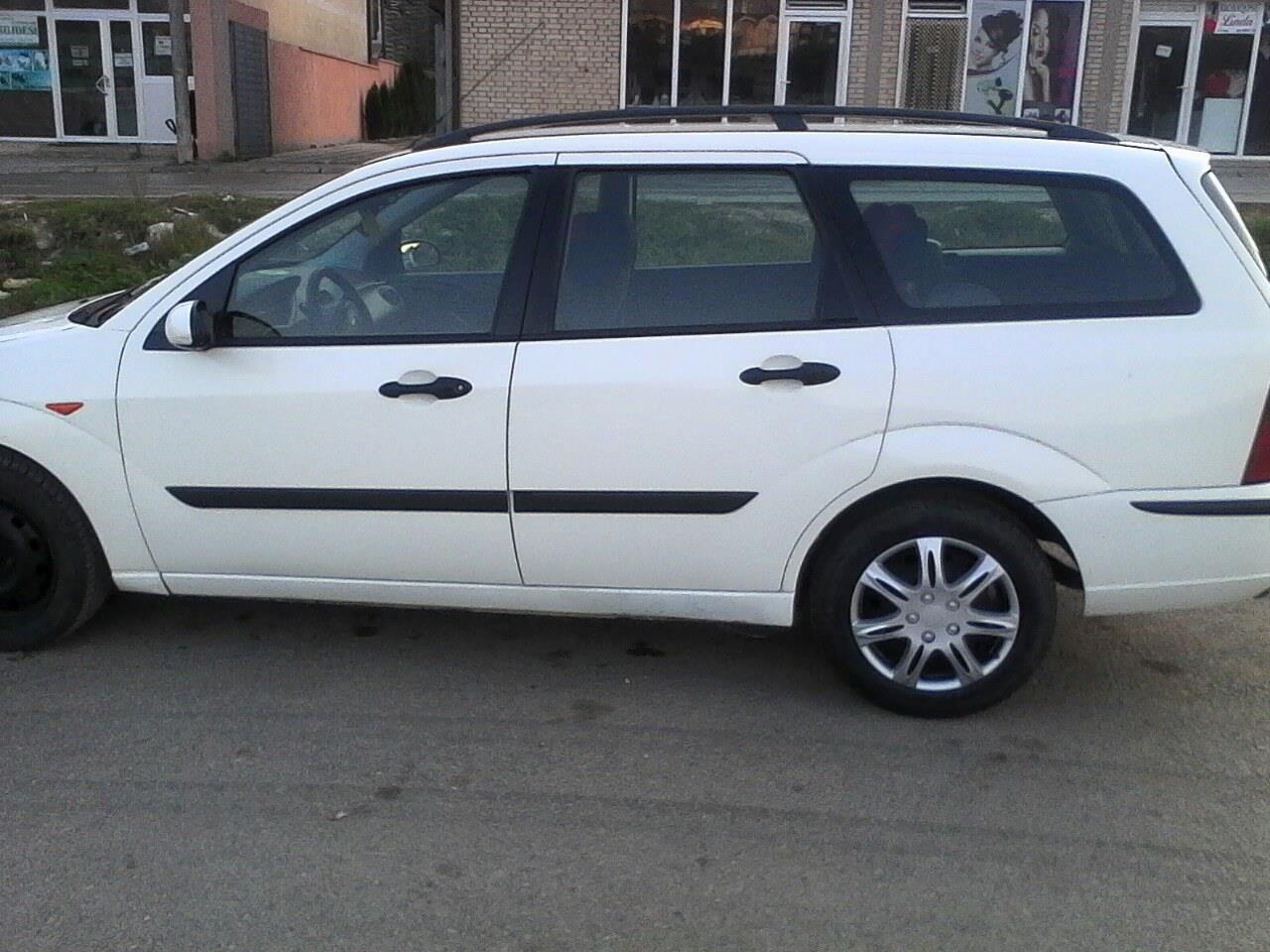 Ford-Focus--03-