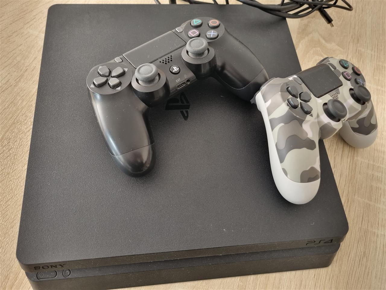 Shitet-PS4---slim