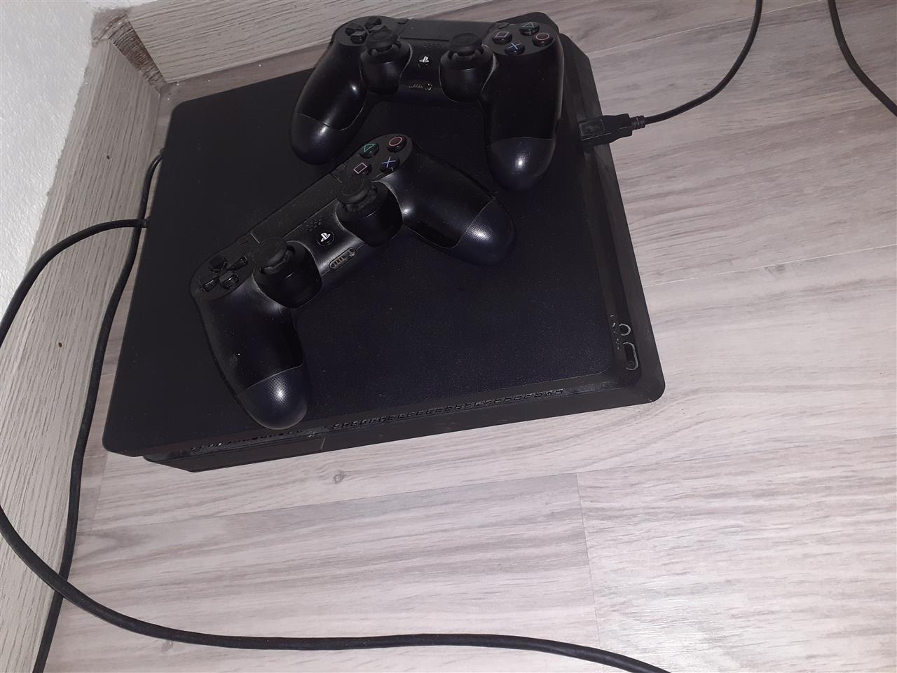 PS4-