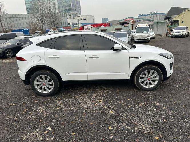Jaguar E Pace 