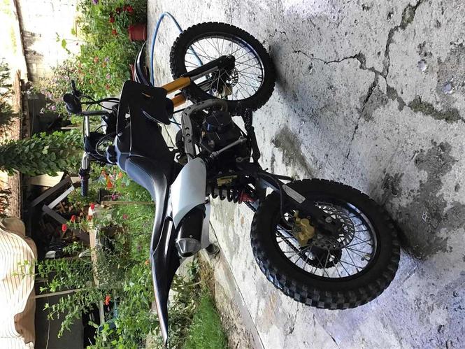 Pit bike