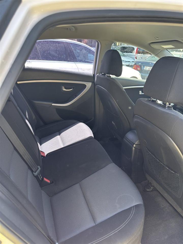 Shitet--hyundai-i30-2015-1-6-autoamtik-super-qmim