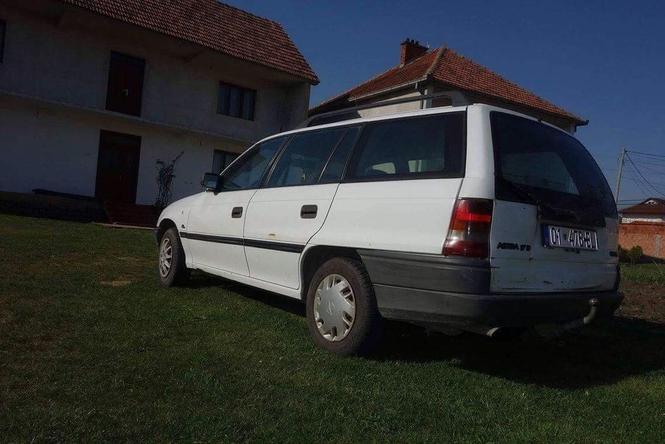 shitet opel aster