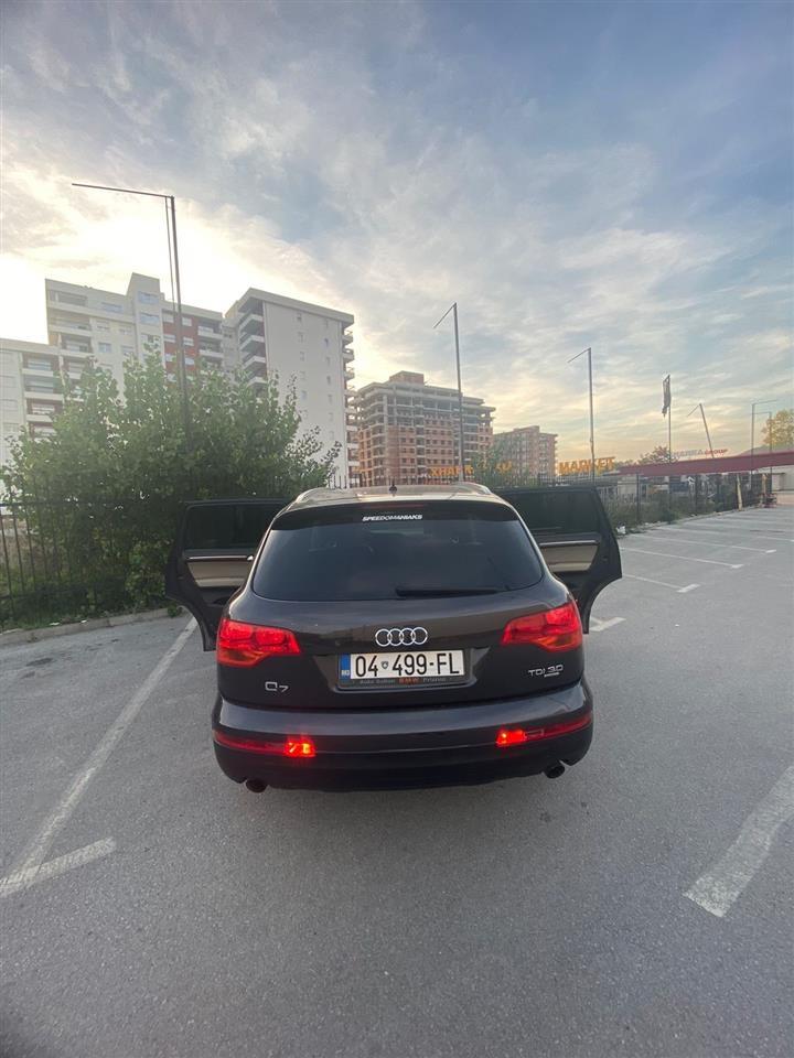 Audi-Q7-
