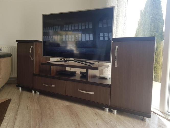 Komod e televizorit