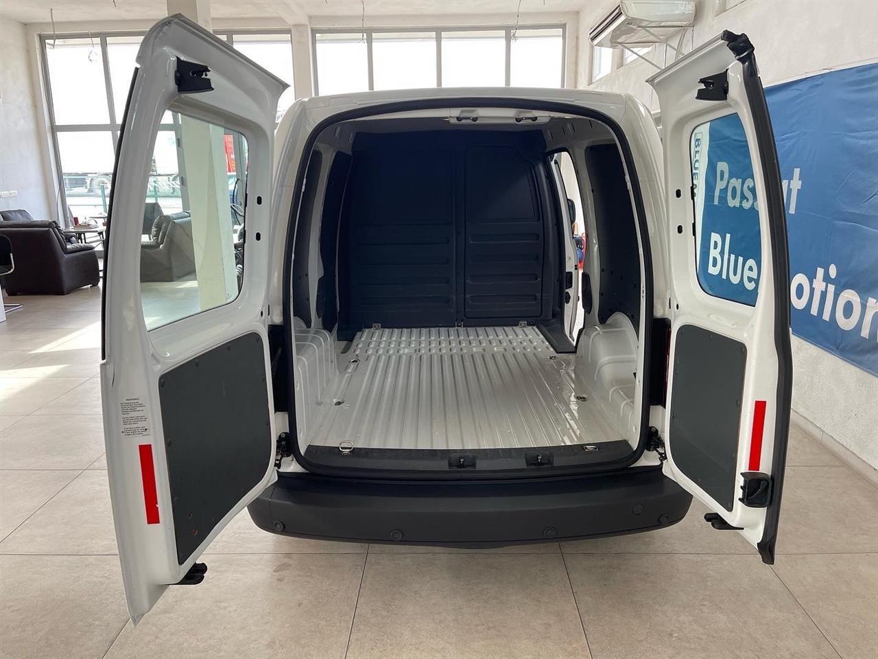 VW-CADDY-MAXI--