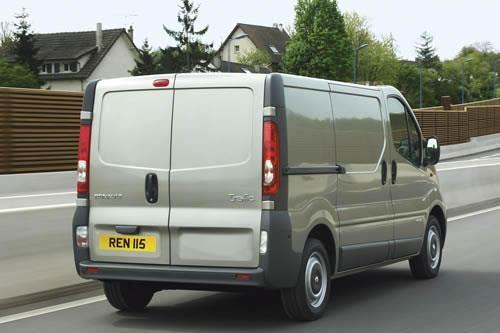 RENAULT-TRAFIC-shtopi