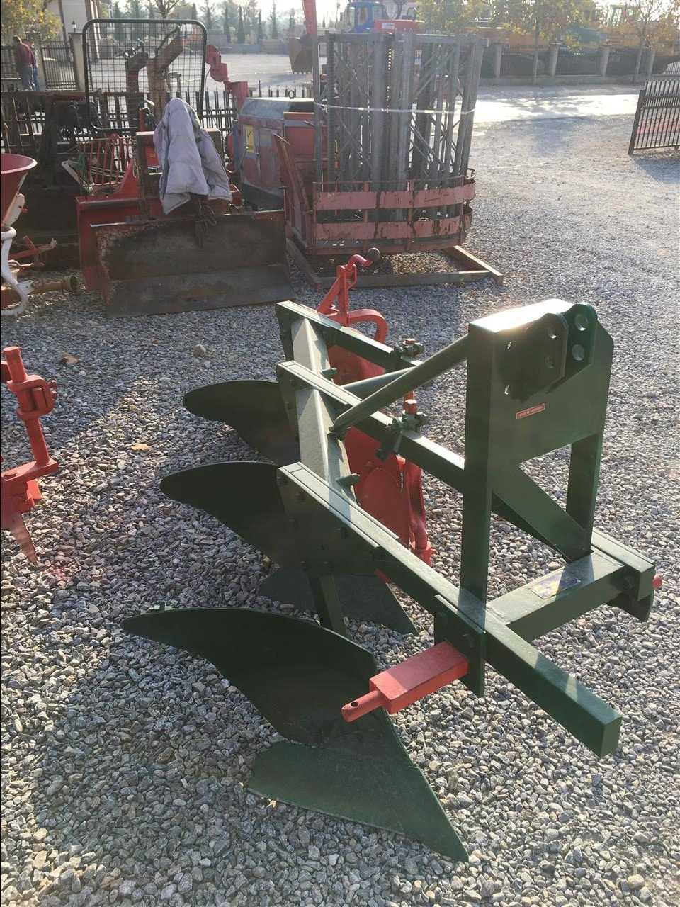 Pllugi-per-Traktor