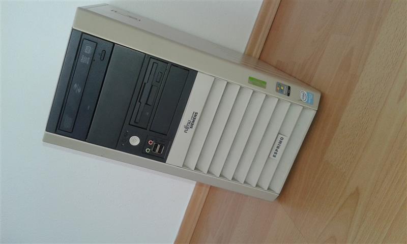 Kompjuter-Fujitsu-Siemense-Computer