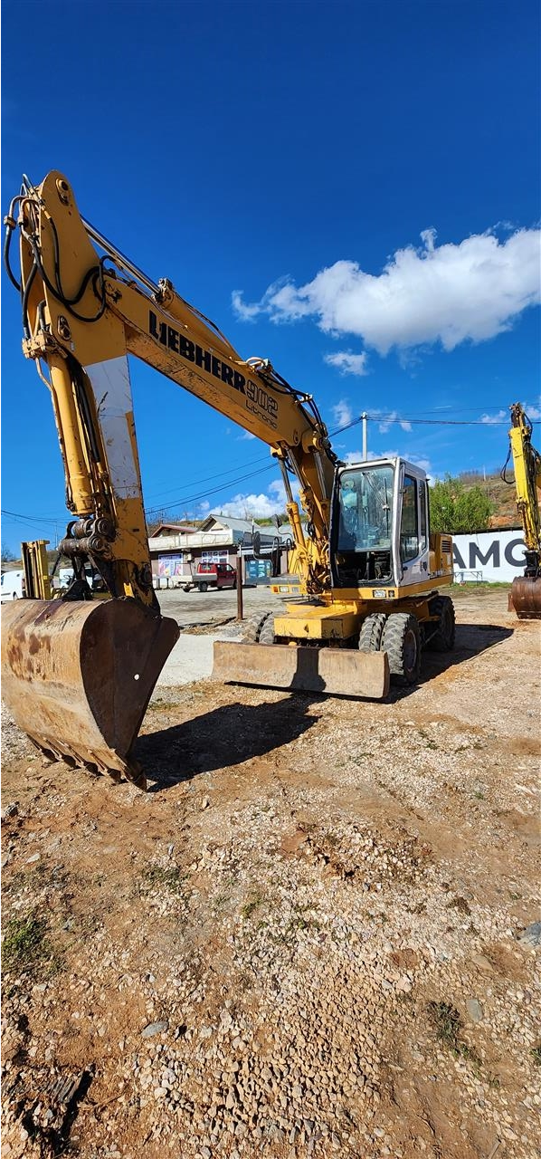 LIEBHERR-902-