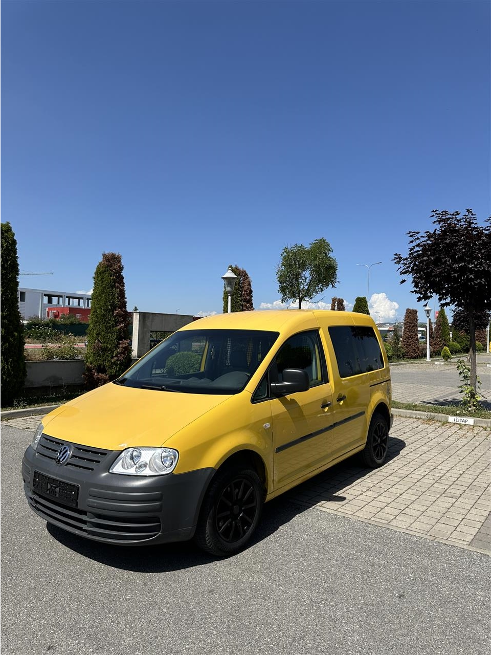 Shitet-Pikapi-Caddy-sapo-ardhur-----