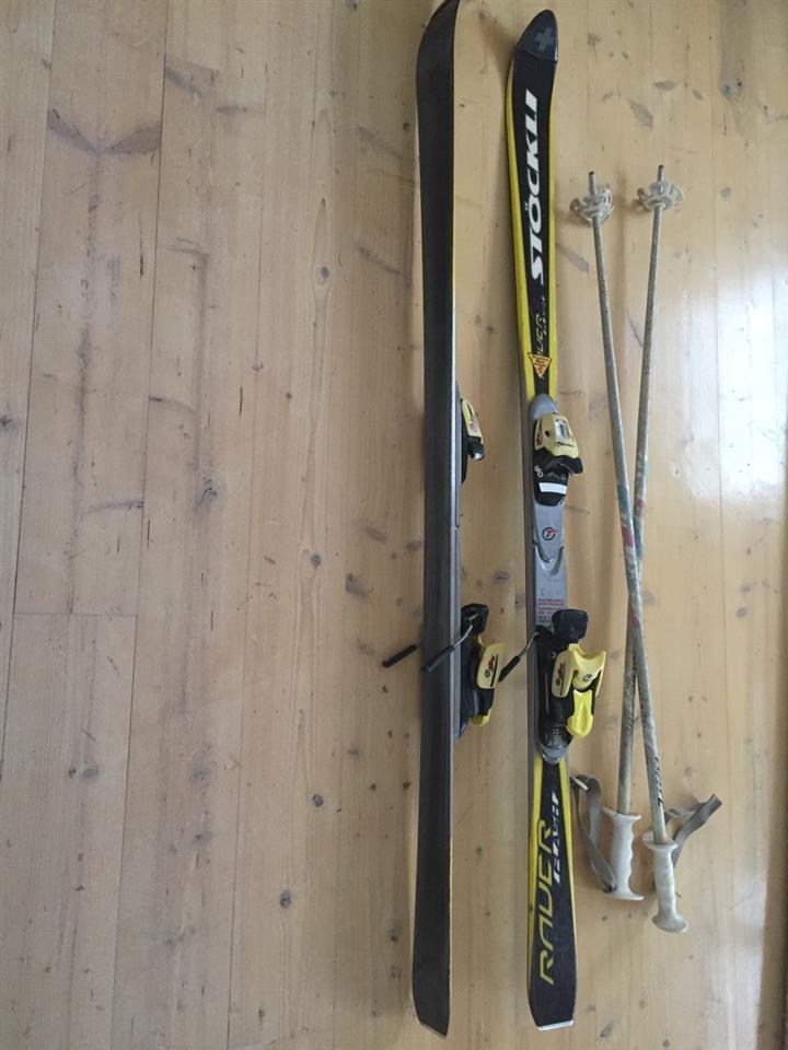 Skija