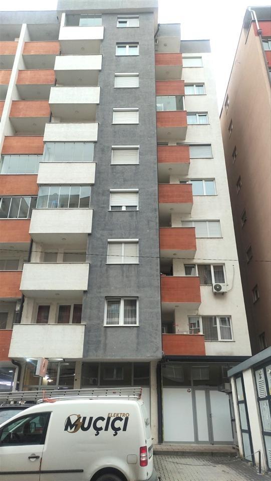 Shitet-Banesa-3-dhomshe-70-m2-kati-i-1-rë-ne-Fush-Kosove