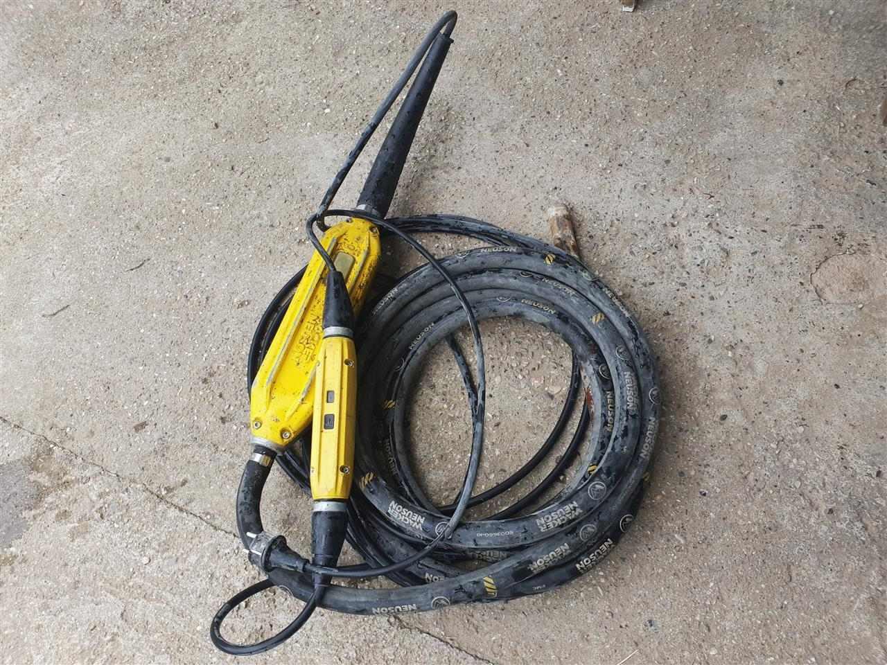 VIBRATOR-WACKER-NEUSON-11-50-kg--2-2-A