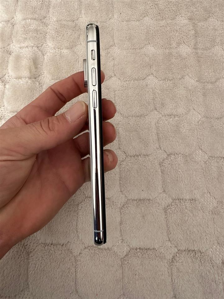 Shes-iphone-XS
