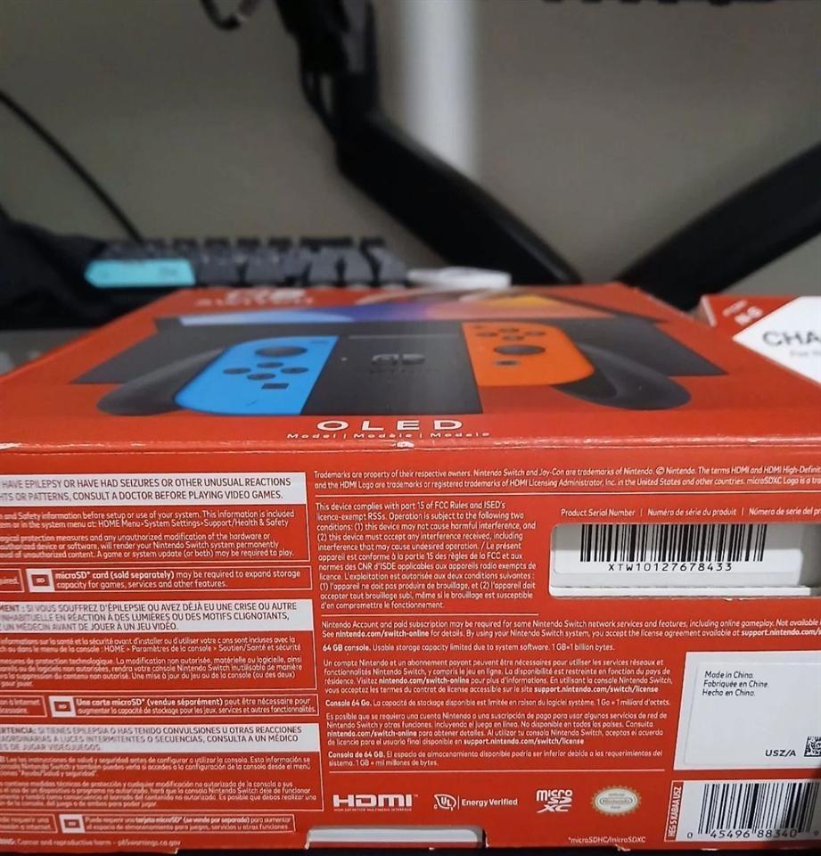 Nintendo-Switch-OLED-Console-Bundle-with-Original-Hardware-2