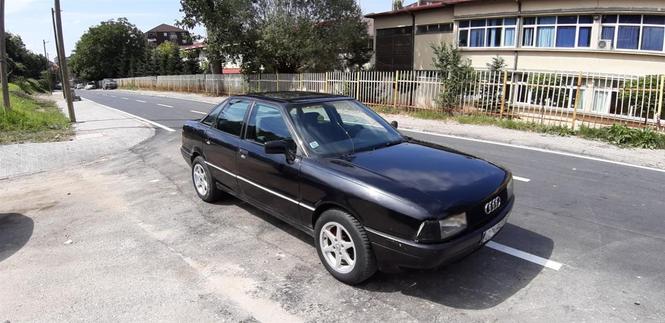 Audi 80. U shit