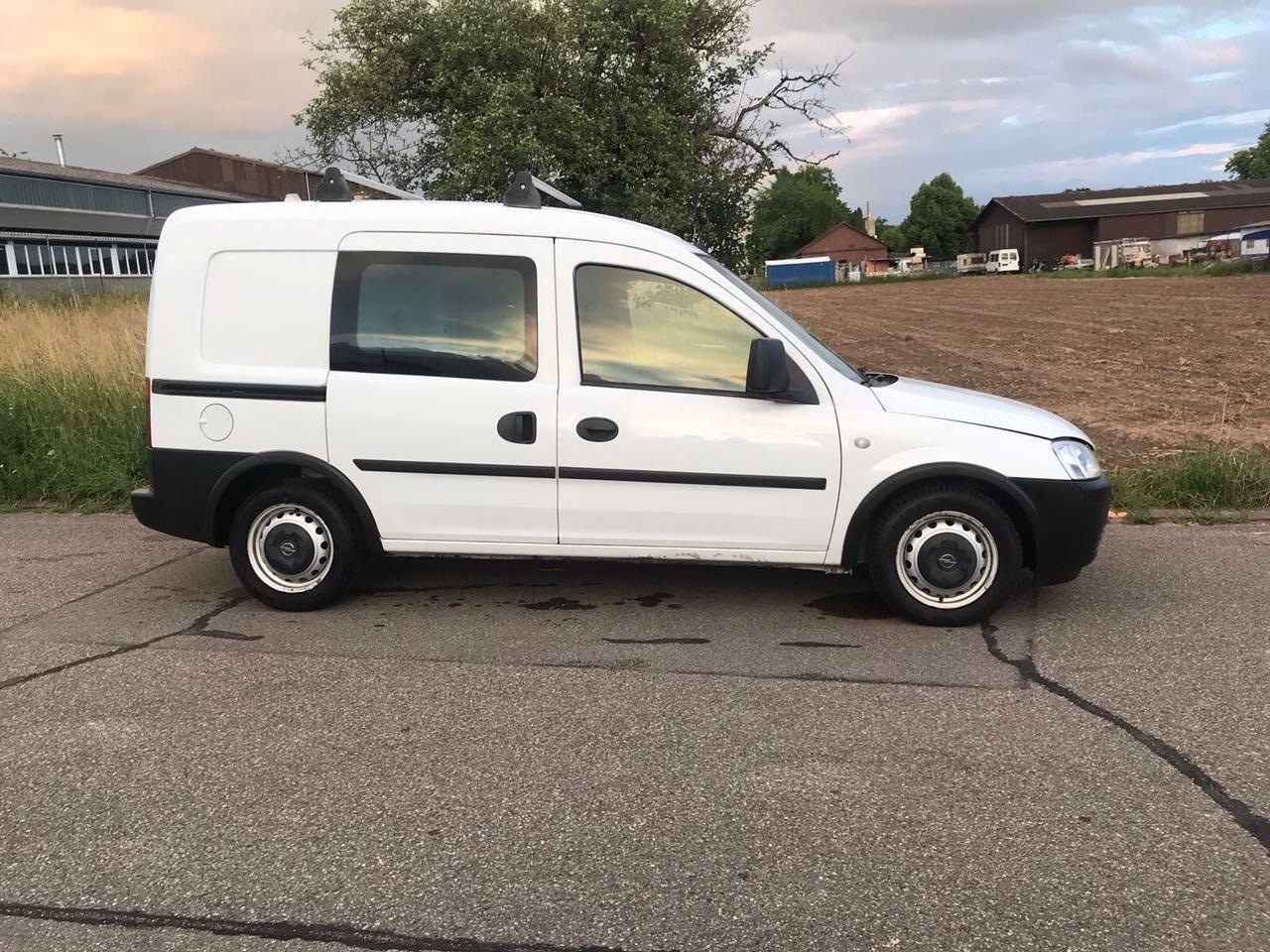 Shitet-pikapi-opel-combo