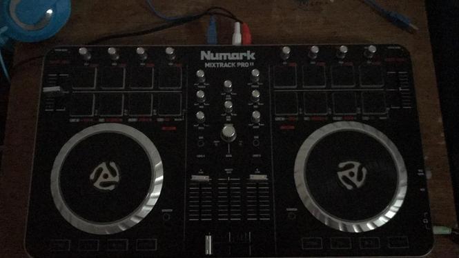 Numark mixtrack pro 2 
