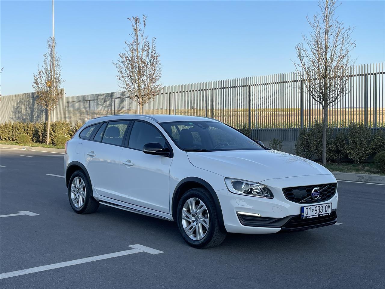 VOLVO-V60-CROSS-COUNTRY-MOMENTUM-2-0-D4-AUTOMATIK