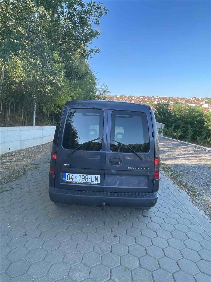 Shitet-pikapi-opel-combo