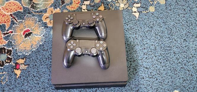 Playstion 4 slim