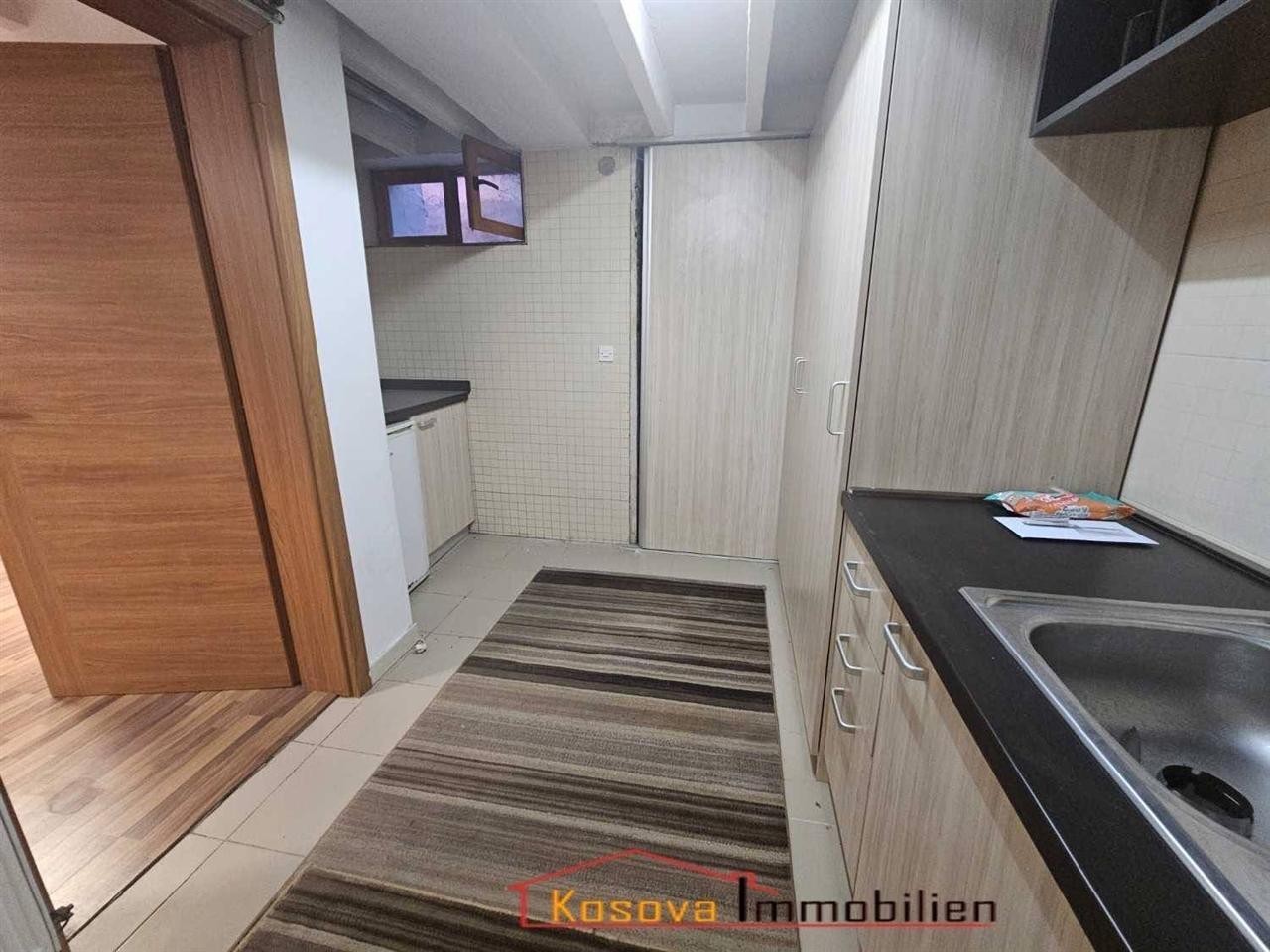 Ipet-banes-40m2-me-qira-me-super-cmim-te-katedralja