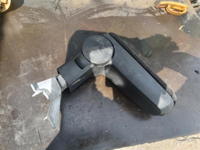 Mbështetsja e dores për VW Golf 4