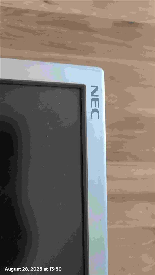 Ekran-19sh-NEC-MultiSync-EA191M