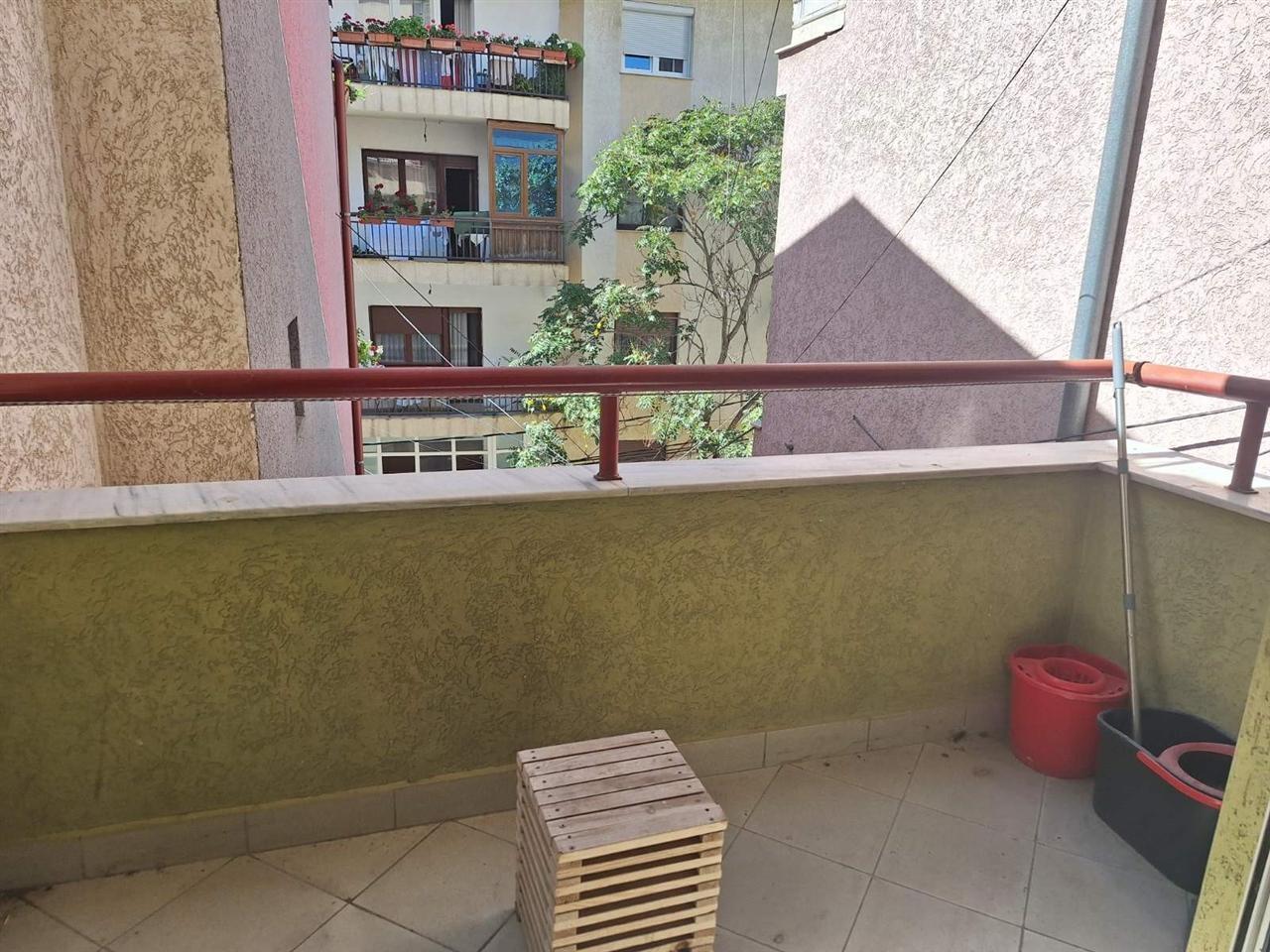 Jepet-me-qera-banesa-55m2-kati-2-ne-Qender-te-Parku
