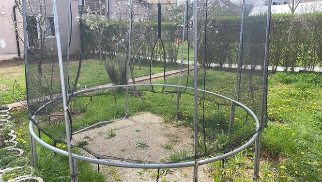 Trampoline