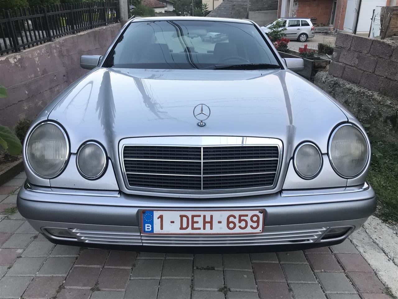 Mercedes-220-