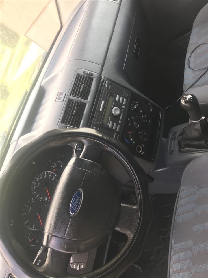 Ford-Transit-2007-