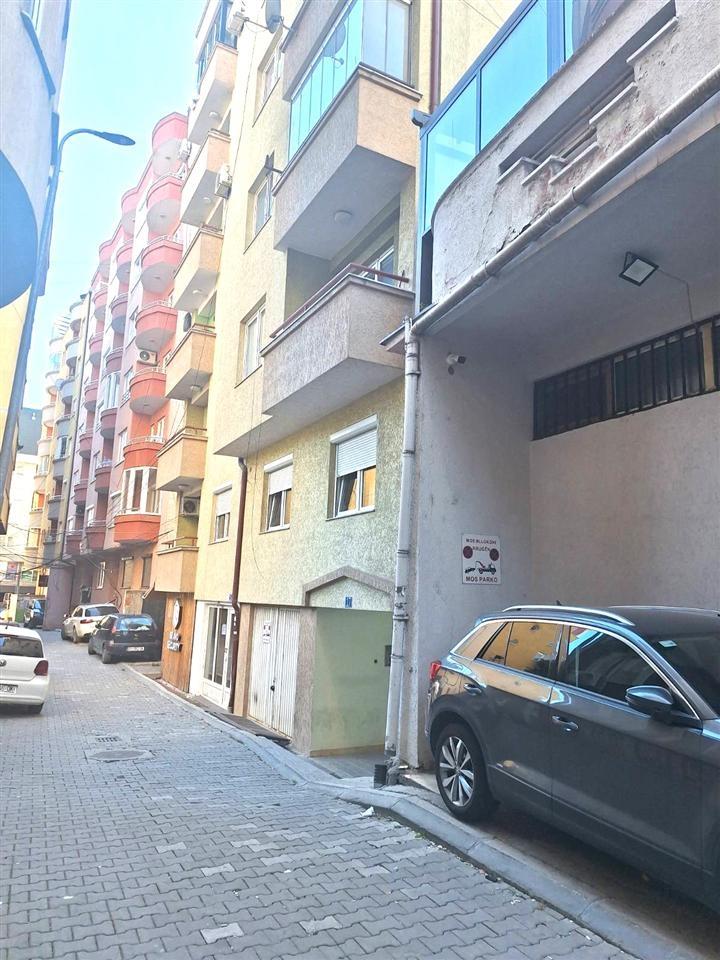 Jepet-me-qera-banesa-55m2-kati-2-ne-Qender-te-Parku