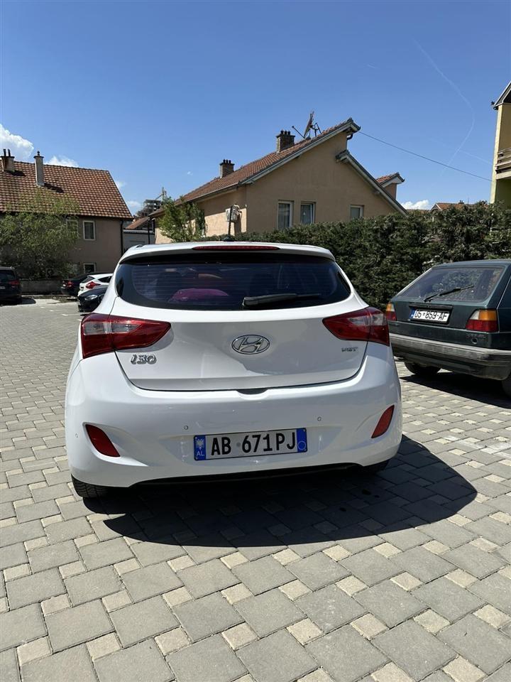 Shitet--hyundai-i30-2015-1-6-autoamtik-super-qmim