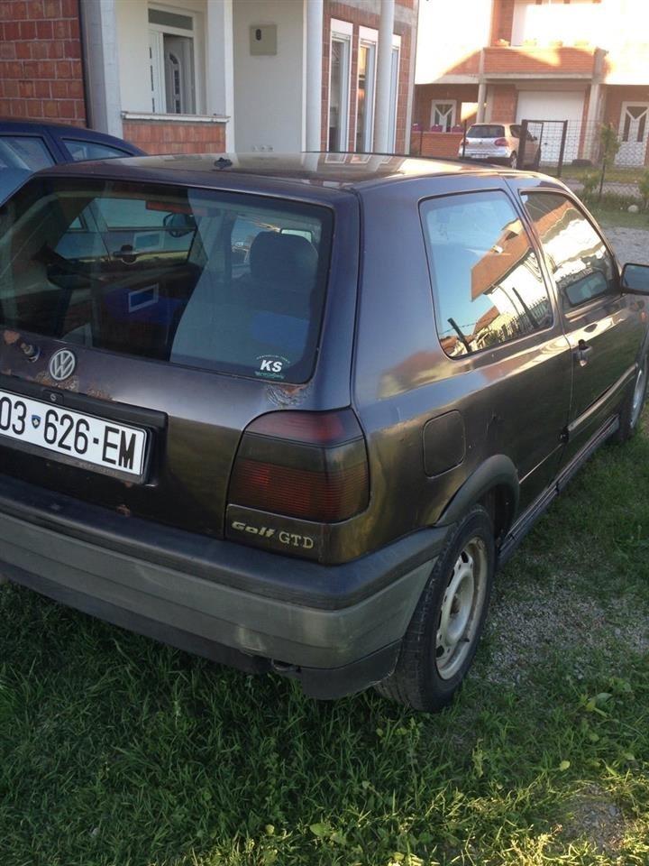 VW-Golf--93
