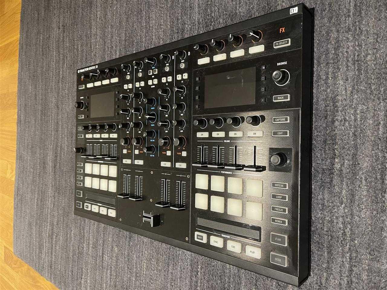 DJ-S8-Traktor-Controller