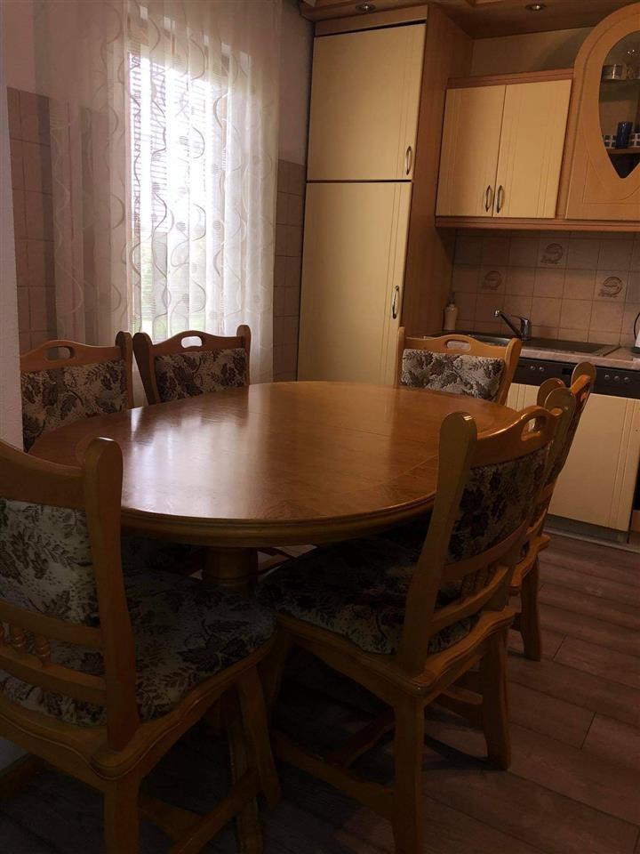 Tavolin-e-bukes-