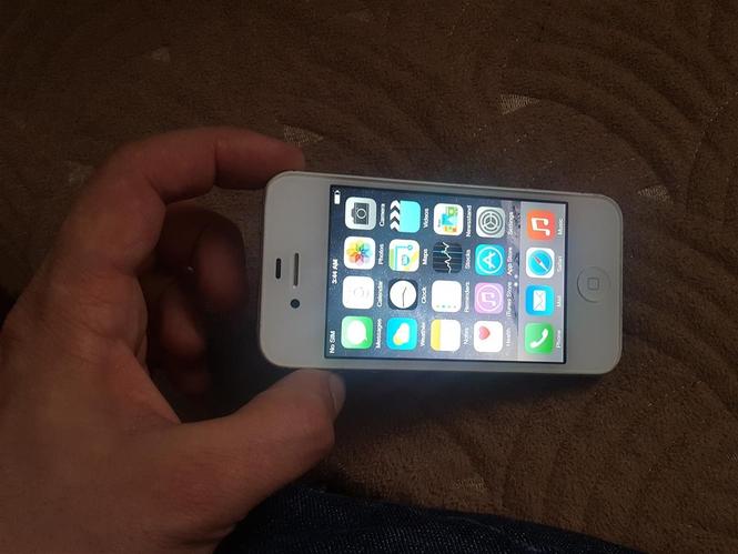shes iphone  4s