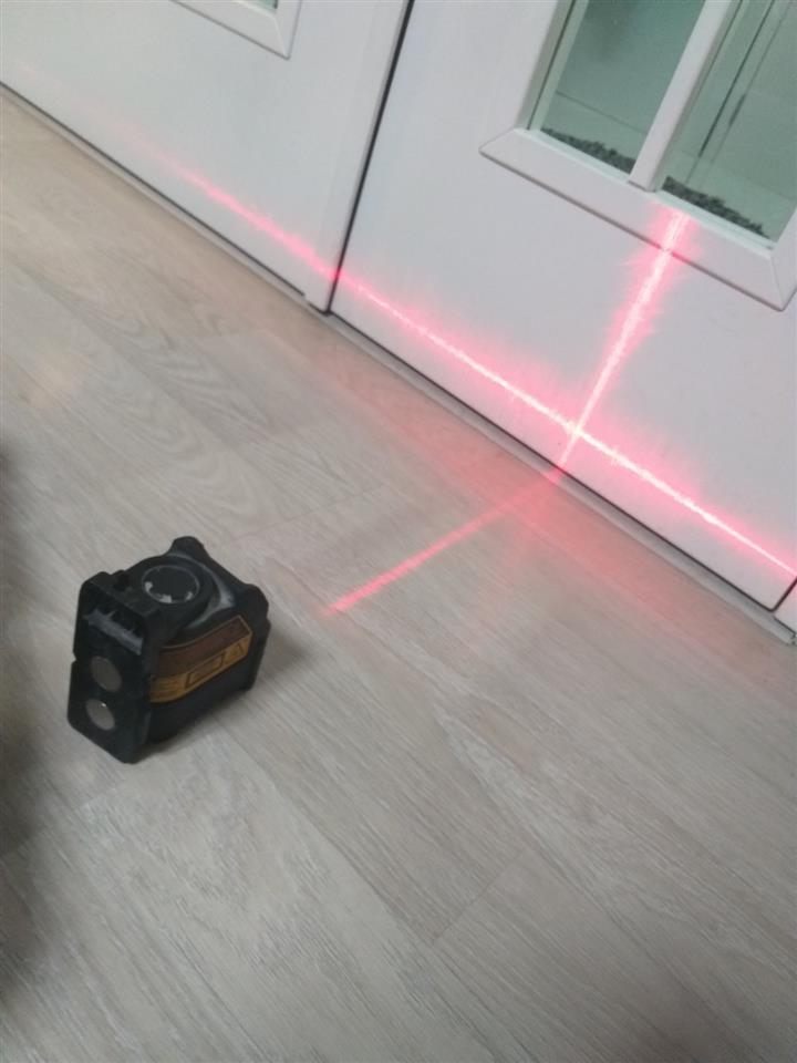 Llaser-dewalt