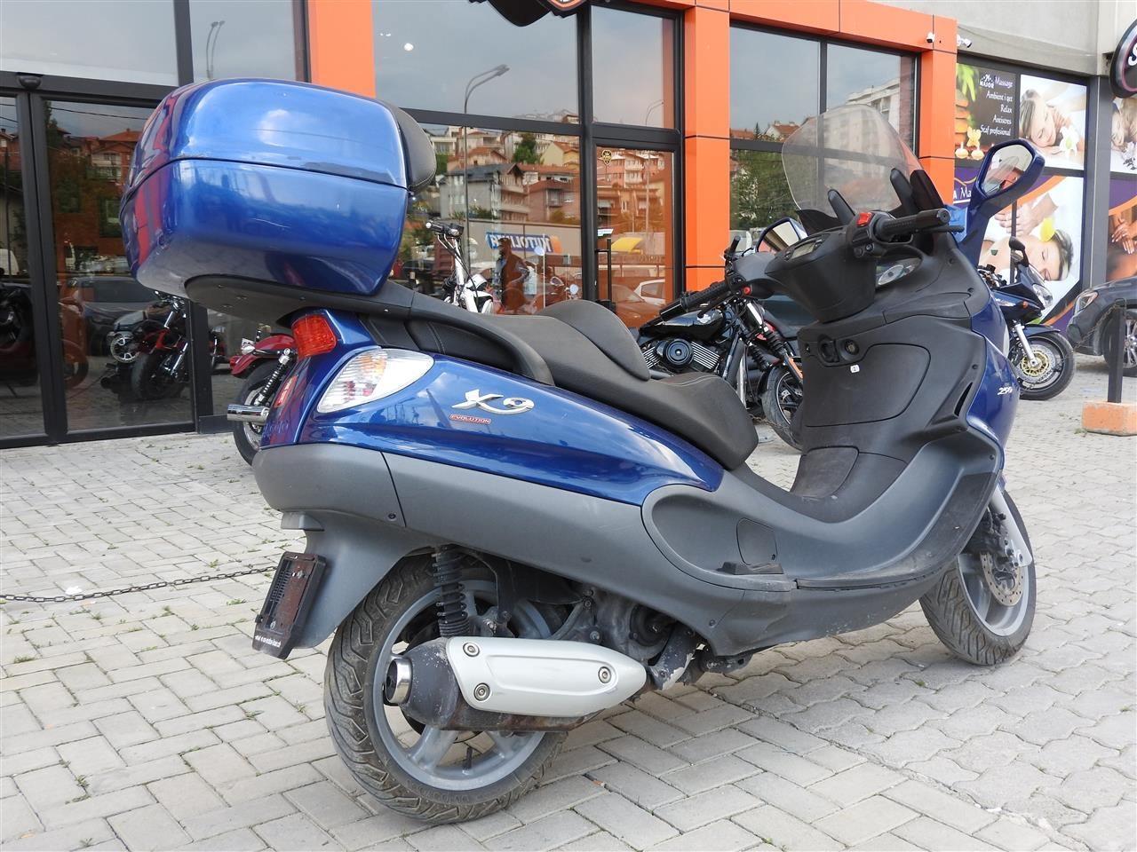 Piaggio-X9-