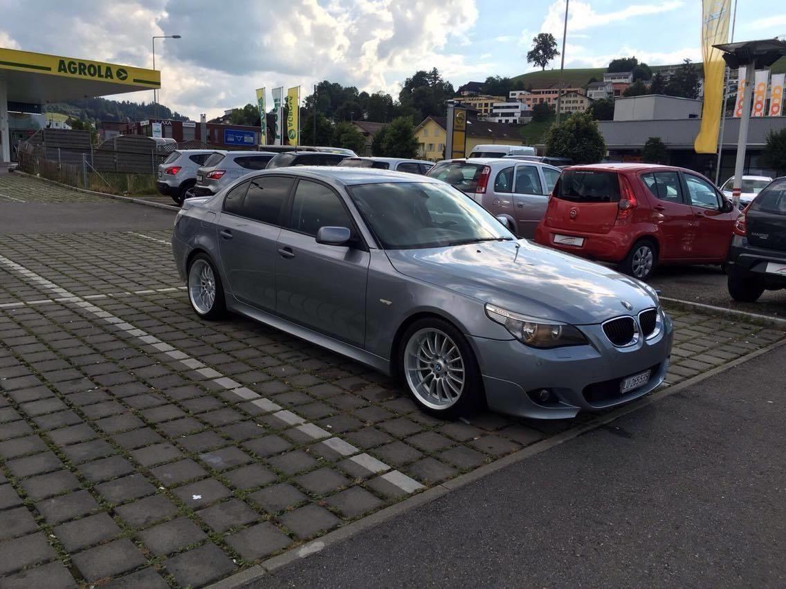 BMW-520i