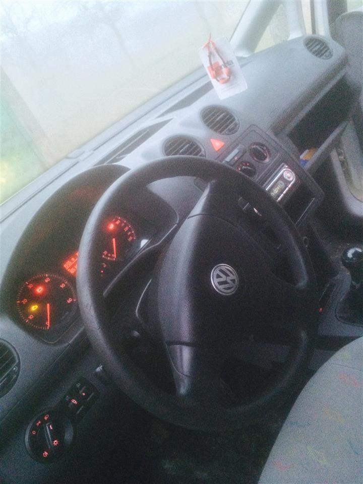 VW-Caddy--08-